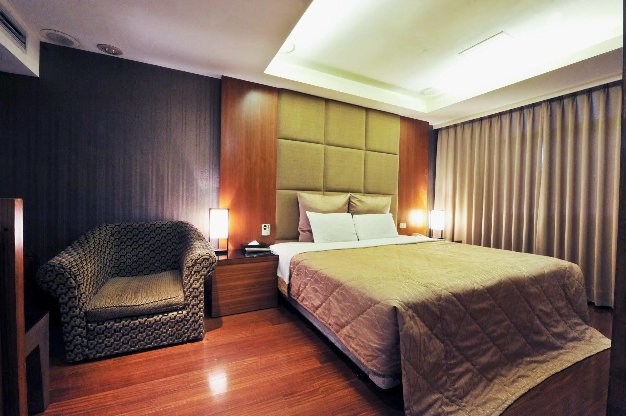 Carnival Motel Taipei Exterior photo