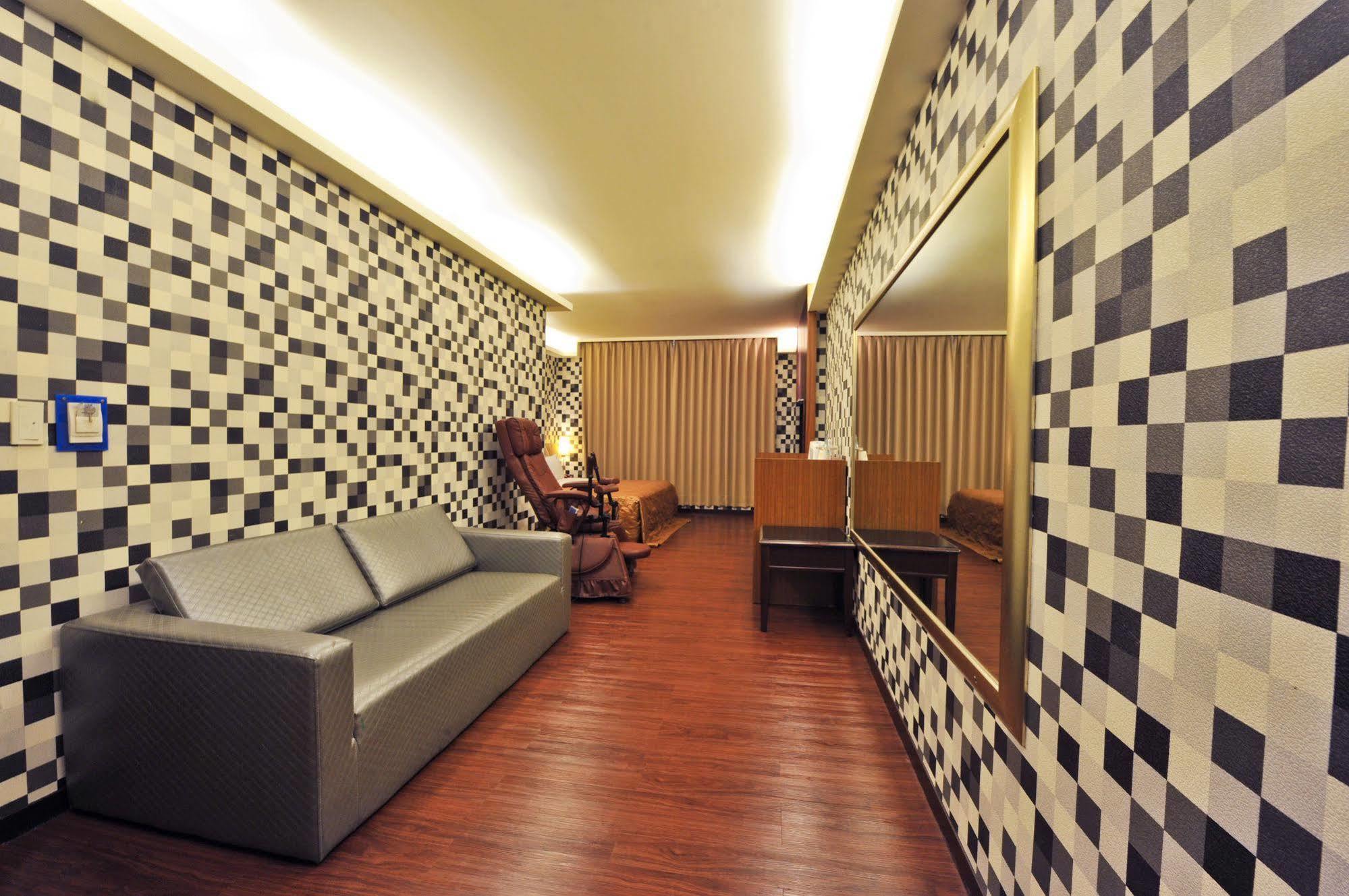 Carnival Motel Taipei Exterior photo